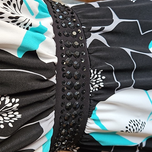 Beautiful black/white/teal cap sleeve top. Large. Like new - Picture 2 of 12